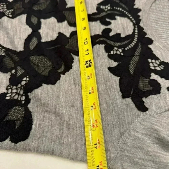 Diane Von Furstenberg women’s gray pullover sweater w/ lace overlay sz M - Picture 7 of 11